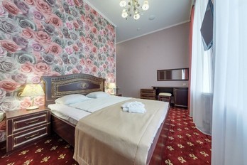 Кровать в Люксе - санаторий имени Павлова в городе Ессентуки