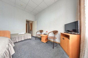 Комната в двухместном стандарте  первого корпуса в санатории имени И.П. Павлова в Ессентуках