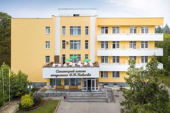Вход в санаторий имени И.П. Павлова в городе Ессентуки