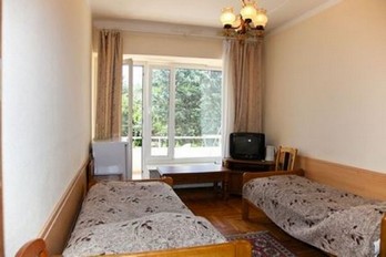 Спальня в двухместном двухкомнатном номере санатория Россия г.Ессентуки
