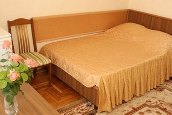 Спальня в двухместном номере люкс первого корпуса санатория Россия г.Ессентуки