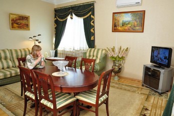Гостиная в номере люкс санатория имени Сеченова в городе Ессентуки