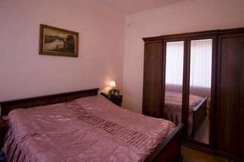 Спальня в номере апартаменты - санаторий Украина города Ессентуки