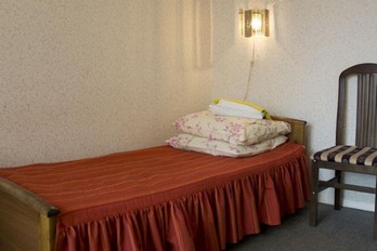 Спальня номера одноместный стандарт санатория Украина города Ессентуки