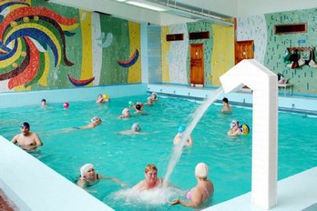 Занятия лечебным плаванием в бассейне санатория Виктория г.Ессентуки