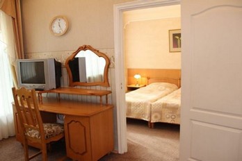 Спальня в двухместном люксе санатория Виктория в Ессентуках
