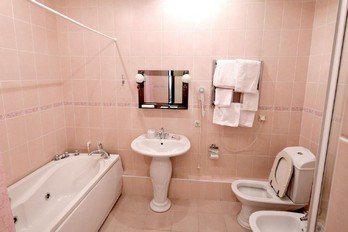 Ванная комната в трехкомнатном люксе - санаторий Воронеж города Есентуки