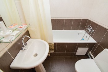 Ванная комната в одноместном номере  санатория Воронеж города Ессентуки