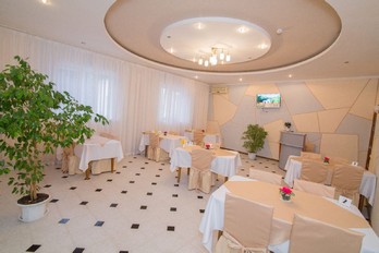 Зал столовой для отдыхающих в люксах санатория Воронеж