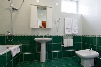 Ванная комната в номере двухместный повышенной комфортности - санаторий Жемчужина Кавказа города Ессентуки