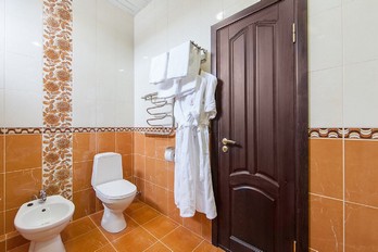 Санаторий Жемчужина Кавказа в городе Ессентуки - ванная комната в номере двухместный повышенной комфортности
