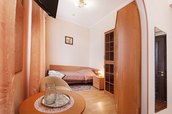 Санаторий Жемчужина Кавказа - спальная комната в двухместном стандартном номере в городе Ессентуки