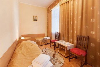 Спальная комната в номере семейный - санаторий Жемчужина Кавказа в городе Ессентуки