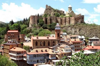 Нарикала со стороны старой части Тбилиси