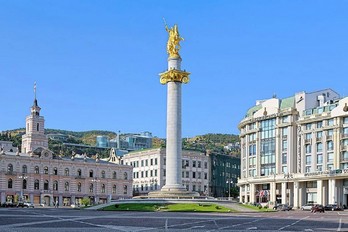 Площадь Свободы в столице Грузии - Тбилиси