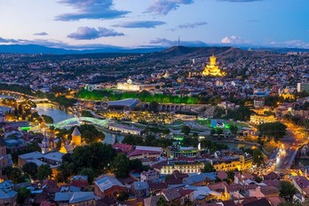 Вечерний Тбилиси - вечерний вид