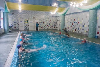 Занятия в бассейне санатория им. 30-летия Победы города Железноводск