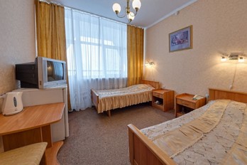 Спальня в одноместном номере первой категории во втором корпусе санатория имени 30-летия Победы - город курорт Железноводск