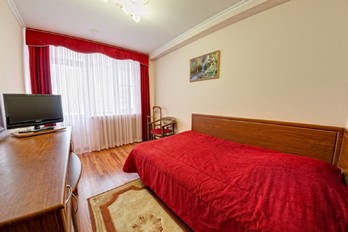 Спальня в номере одноместный категории 2 в корпусе 1 -санаторий имени 30-летия Победы в городе Железноводск