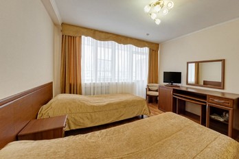 Спальня в номере двухместном второй категории в первом корпусе санатория имени 30-летия Победы в городе Железноводск