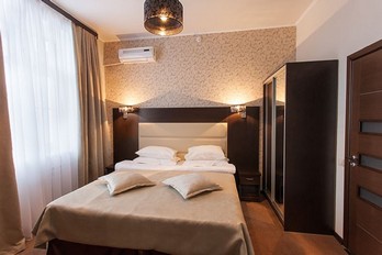 Кровать в спальне номера сюит без кухни - санаторий Бештау - город Железноводск
