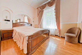 Спальня в 2-местном номере сюит со своей кухней в санатории Бештау - город Железноводск