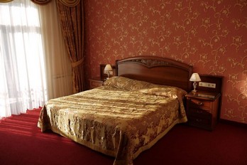 Спальня номере одноместный де-люкс - санаторий Буковя Роща в Железноводске
