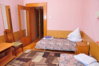 Спальня в номере двухместный номер третьей категории в санатории Дубрава города Железноводск