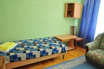 Спальня в одноместном номере категории второй санатория Дубрава - город Железноводск