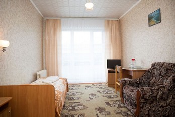Спальня в одноместном номере второй категории в санатории Эльбрус города Железноводск