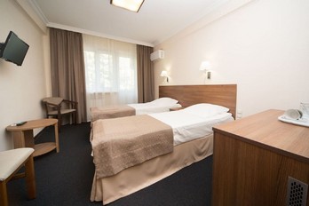 Спальня в номере двухместный первой категории в санатории Эльбрус - город Железноводск