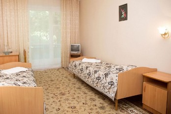 Спальня в номере двухместный второй категории в санатории Эльбрус - город Железноводск