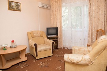 Гостиная в номере двухместный люкс в санатории Эльбрус в городе Железноводск
