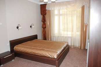Спальня в номере люкс двухместный - санаторий Горый Воздух в Железноводске