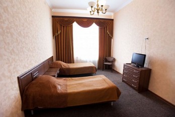 Кровати в номере однокомнатный двухместный полулюкс в санатории Кирова в Железноводске