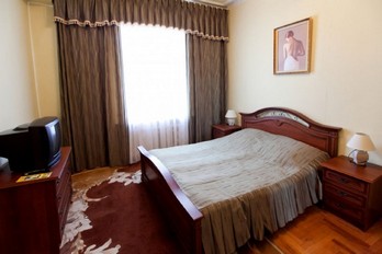 Кровать в трехкомнатном люксе - санаторий имени Кирова в Железноводске