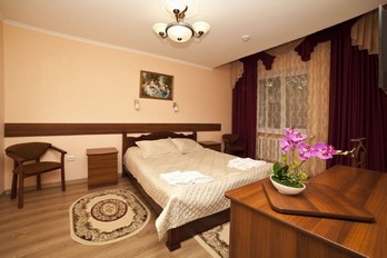 Спальная комната в номере коттедж люкс - санатория Лесной - в городе Железноводск