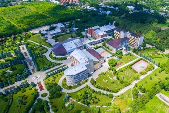 Вид сверху на комплекс санатория Машук Аква-Терм в Железноводске