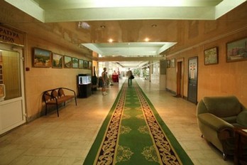 Холл в главном корпусе санатория Тельмана в Железноводске