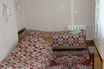 Кровати в двухместном однокомнатном номере второй категории второго корпуса санатория имени Тельмана в Железноводске