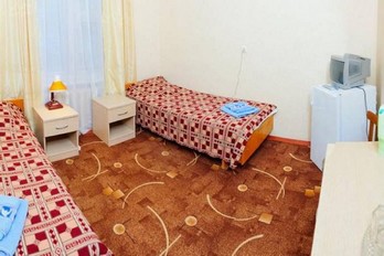 Спальня в номере однокомнатный двухместный второй категории во втором корпусе санатория Тельмана в Железноводске