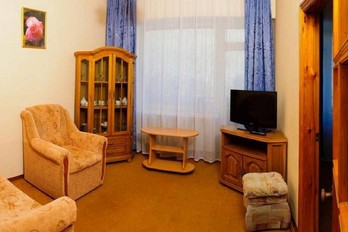 Гостиная в номере двухкомнатный двухместный в третьем корпусе первой категории санатория Тельмана города Железноводск