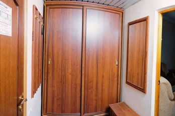 Шкаф в прихожей люкса санатория имени Тельмана в Железноводске