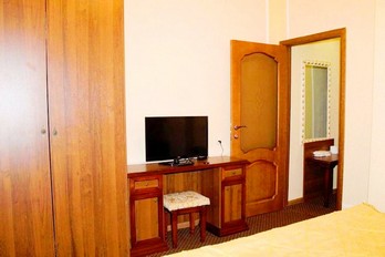 Гостиная в двухместном люксе в первом корпусе - санаторий Здоровье - город Железноводск
