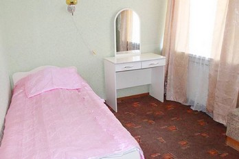 Спальня в номере одноместный третьей категории во втором корпусе санатория Здоровье в Железноводске